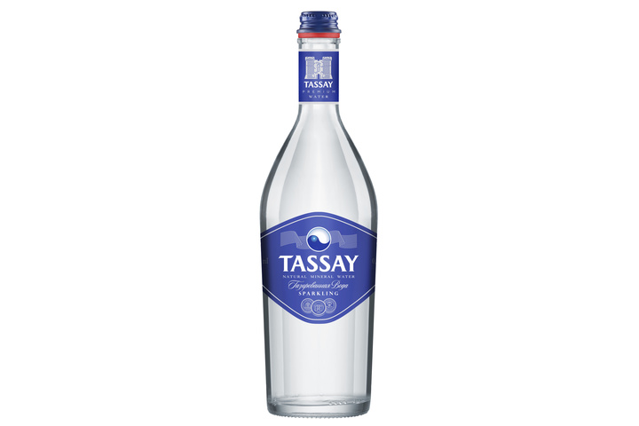 Природная минеральная вода Tassay газированная, стекло 0.75 литра