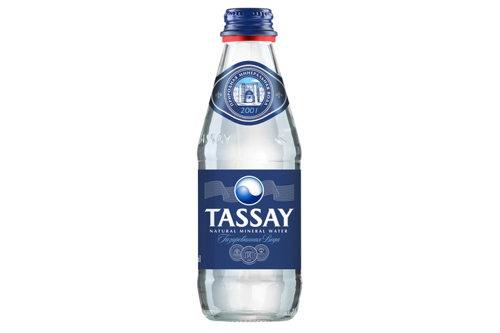 Природная минеральная вода Tassay газированная, стекло 0.25 литра