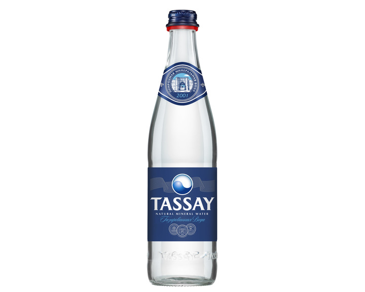 Природная минеральная вода Tassay газированная, стекло 0.5 литра
